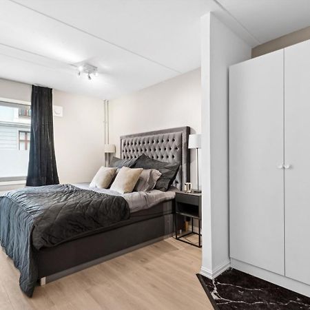 Luxurious Modern Room In Central Oslo - Eur 4K Expensive Bed And 82" Cinematic Tv Zewnętrze zdjęcie