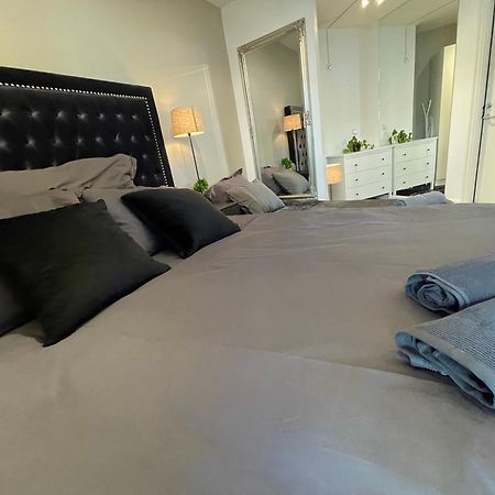 Luxurious Modern Room In Central Oslo - Eur 4K Expensive Bed And 82" Cinematic Tv Zewnętrze zdjęcie