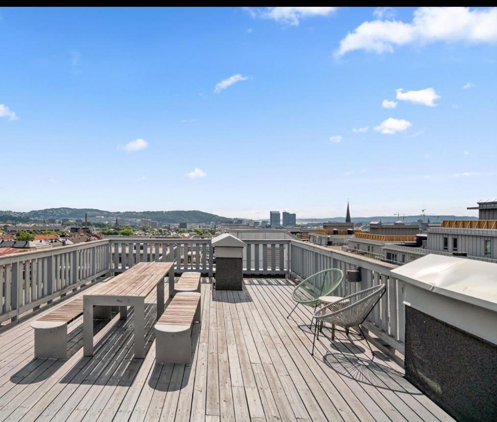 Luxurious Modern Room In Central Oslo - Eur 4K Expensive Bed And 82" Cinematic Tv Zewnętrze zdjęcie