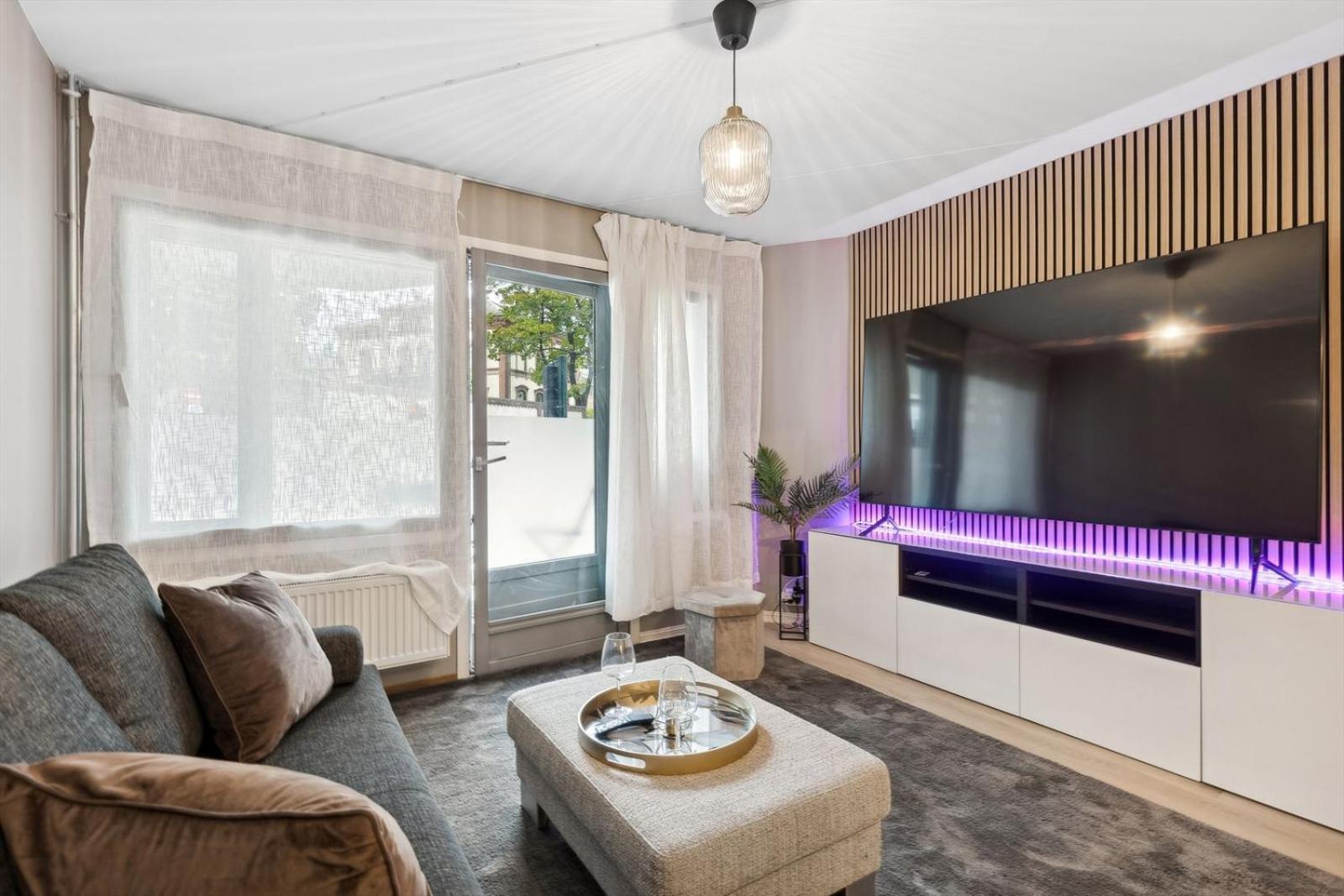 Luxurious Modern Room In Central Oslo - Eur 4K Expensive Bed And 82" Cinematic Tv Zewnętrze zdjęcie