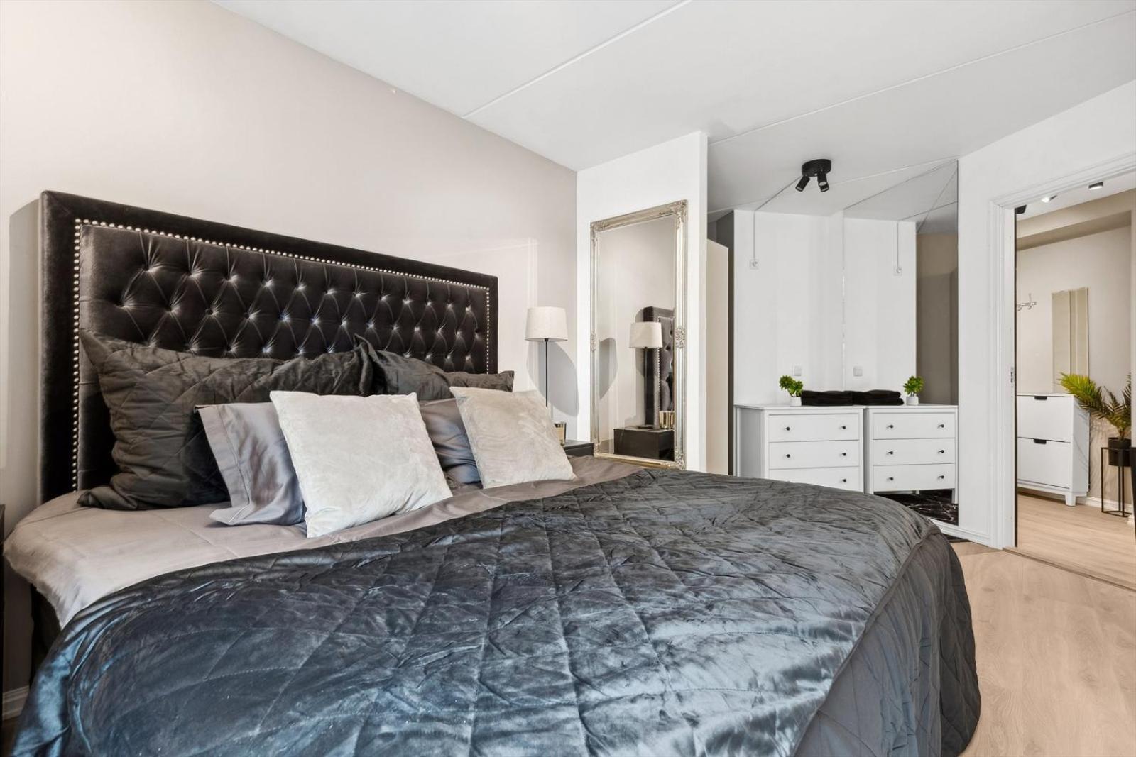 Luxurious Modern Room In Central Oslo - Eur 4K Expensive Bed And 82" Cinematic Tv Zewnętrze zdjęcie