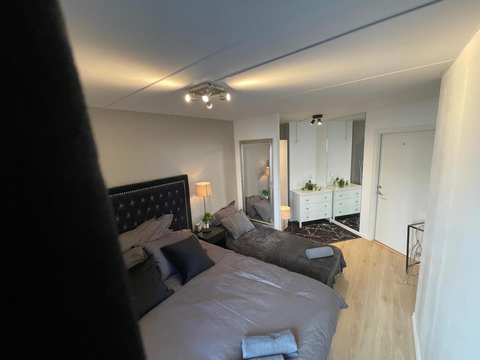 Luxurious Modern Room In Central Oslo - Eur 4K Expensive Bed And 82" Cinematic Tv Zewnętrze zdjęcie