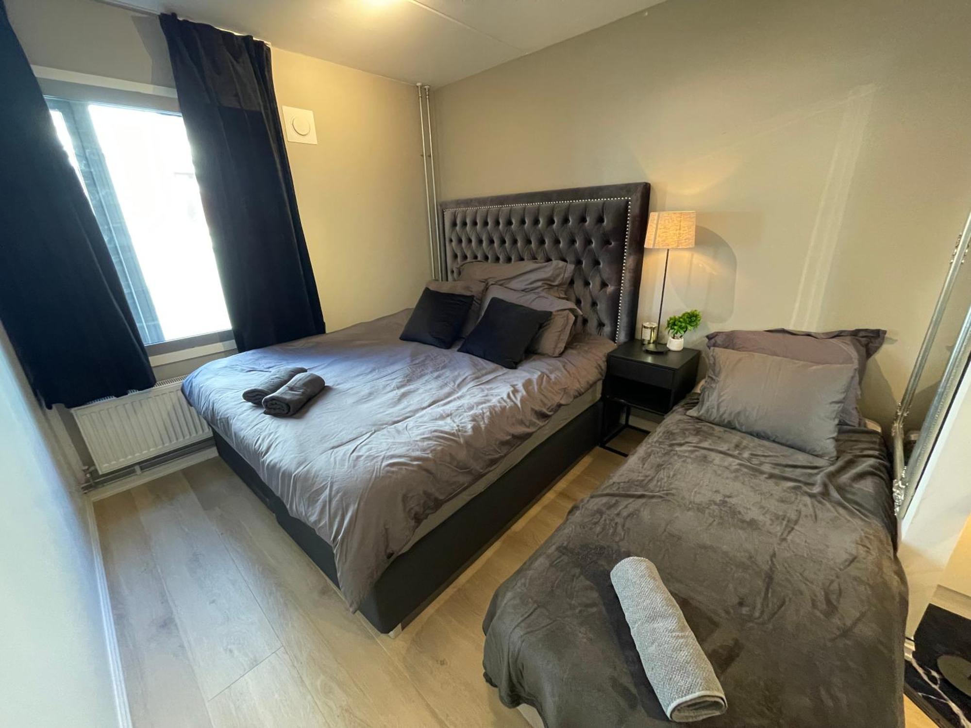 Luxurious Modern Room In Central Oslo - Eur 4K Expensive Bed And 82" Cinematic Tv Zewnętrze zdjęcie