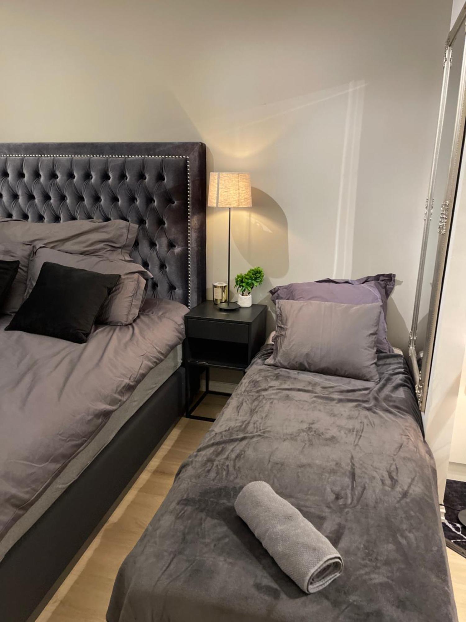 Luxurious Modern Room In Central Oslo - Eur 4K Expensive Bed And 82" Cinematic Tv Zewnętrze zdjęcie