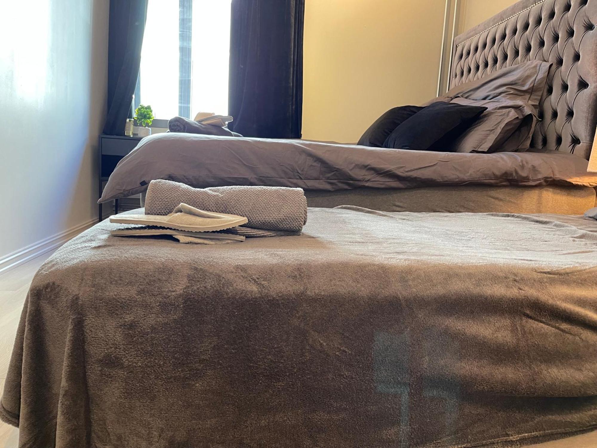 Luxurious Modern Room In Central Oslo - Eur 4K Expensive Bed And 82" Cinematic Tv Zewnętrze zdjęcie